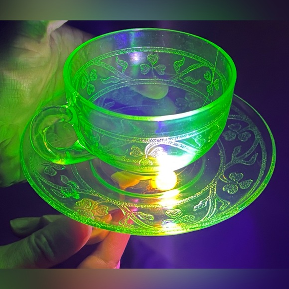 Rare Vintage 1930’s Hazel Atlas Uranium Glass Tea Cup and Saucer Clover Motif - Picture 6 of 10